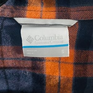 Womens Columbia flannel dress.